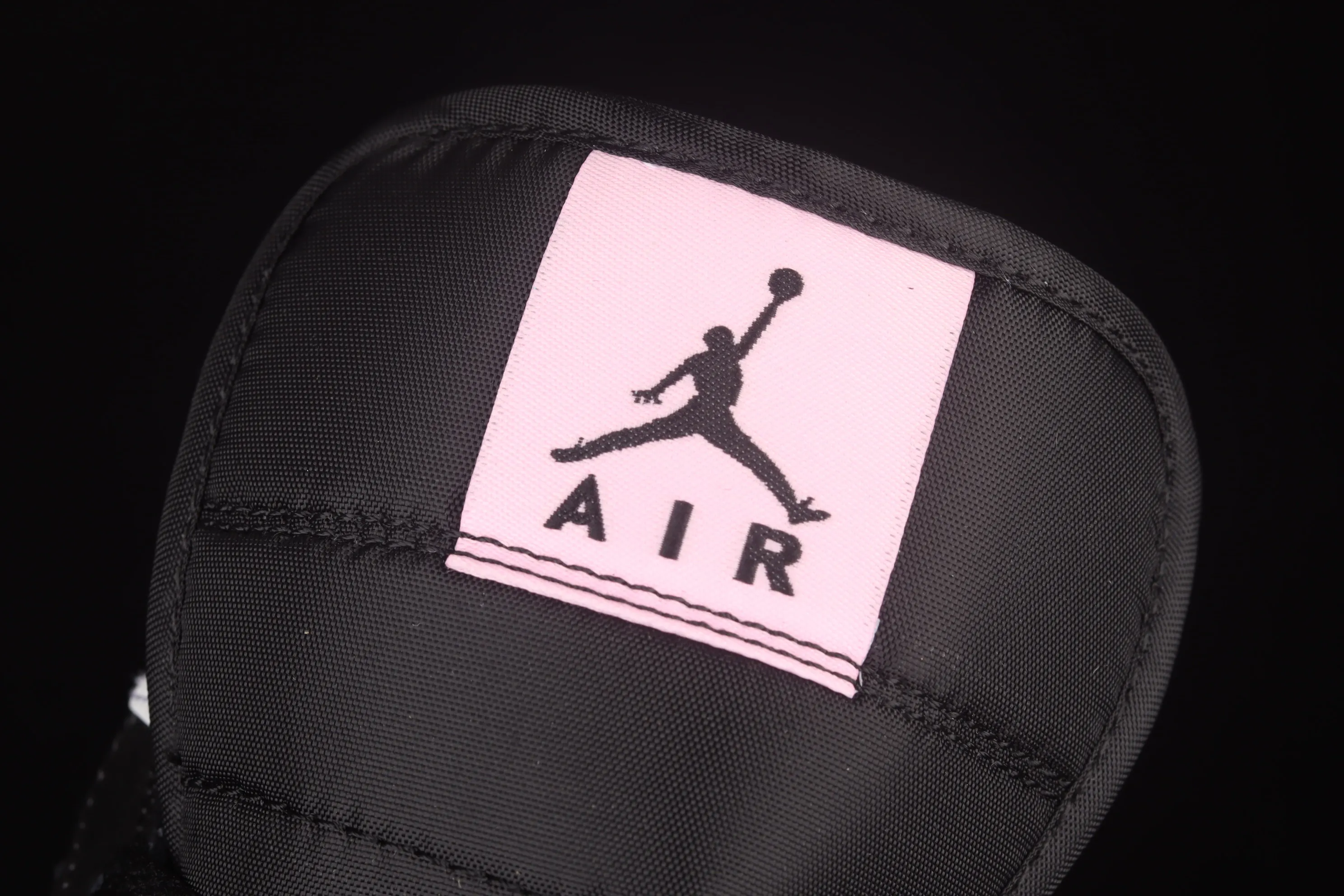All categories Air Jordan Jordan series basketball shoes Air Jordan 1 Mid Air Jordan 1 Mid AJ1 Joe 1 black and white mid-top basketball shoes 555112-061